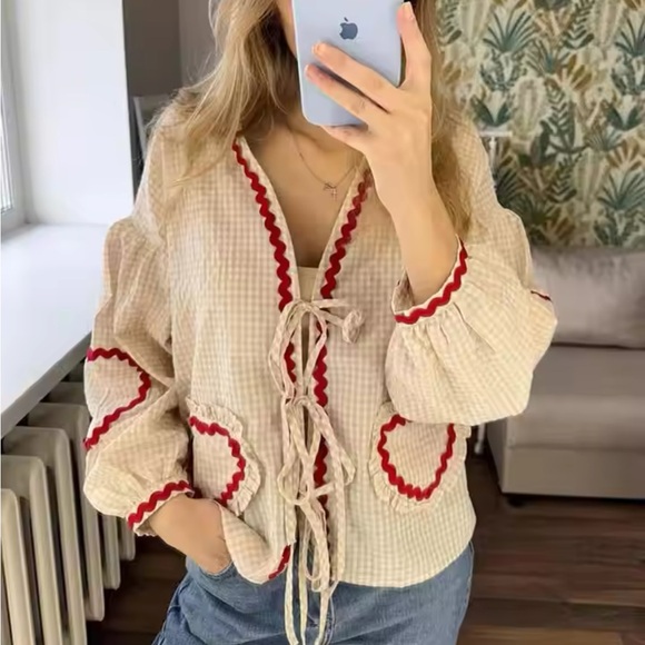 Lace front gingham beige top with heart pocket detail - Picture 4 of 8